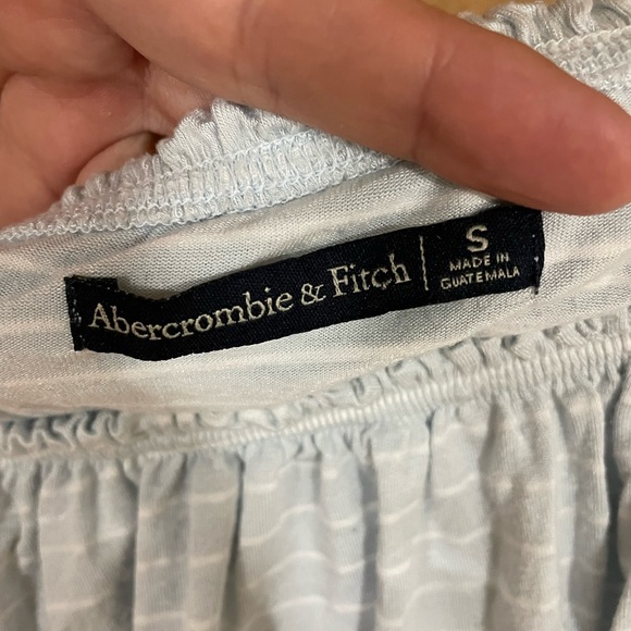 #149- ABERCROMBIE & FITCH-off shoulder crop - Picture 2 of 2